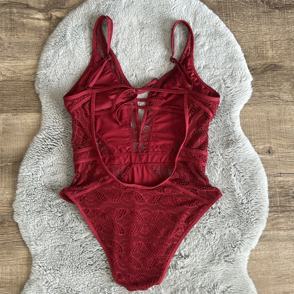 Becca La Boheme One Piece Crochet Lace Swimsuit M - Picture 6 of 7
